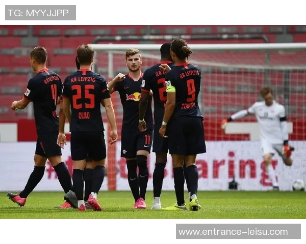 德甲精彩对决弗赖堡主场迎战多特蒙德争夺三分 德甲精彩对决弗赖堡主场迎战多特蒙德争夺三分